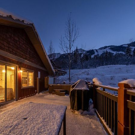 Lush Mountain Accommodations Голден Екстер'єр фото