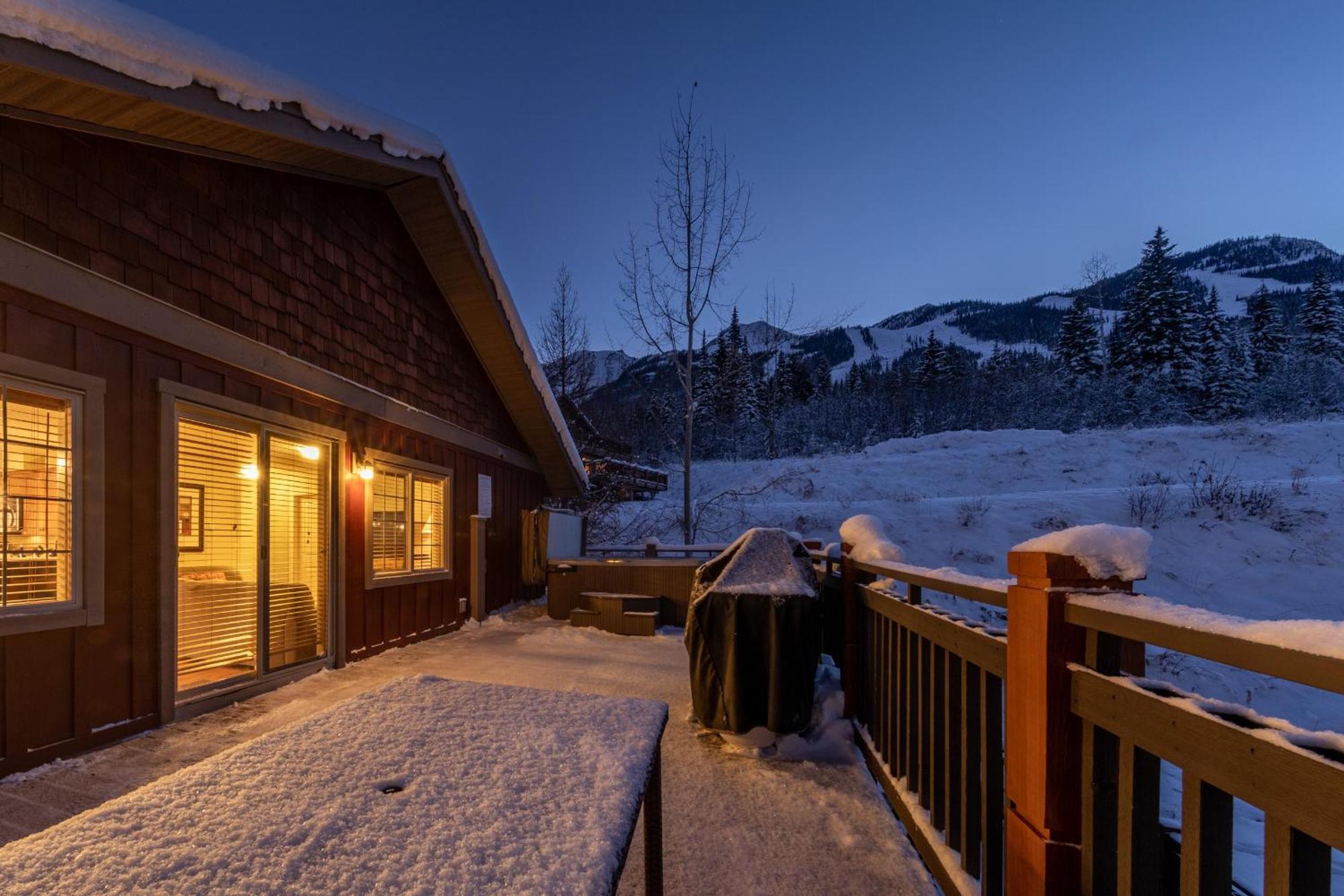 Lush Mountain Accommodations Голден Екстер'єр фото