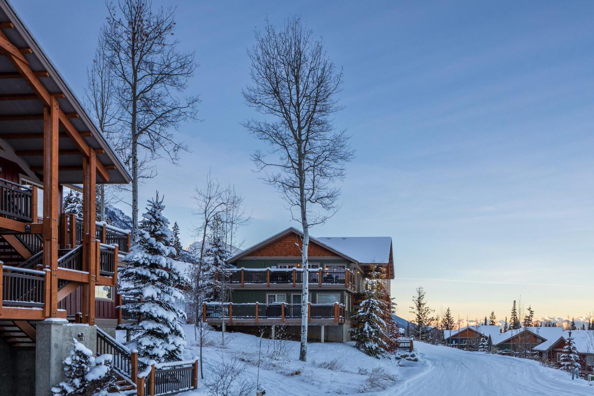Lush Mountain Accommodations Голден Екстер'єр фото