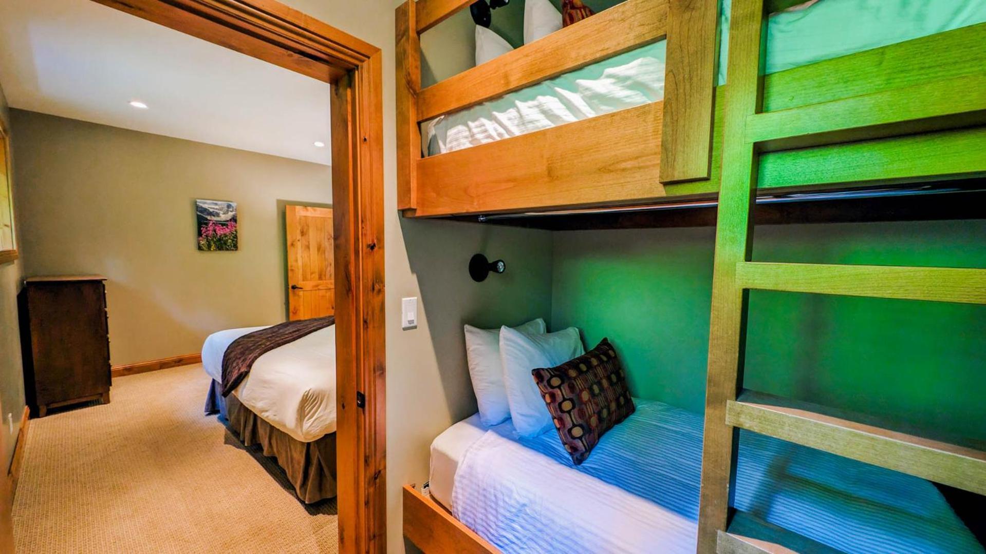 Lush Mountain Accommodations Голден Номер фото